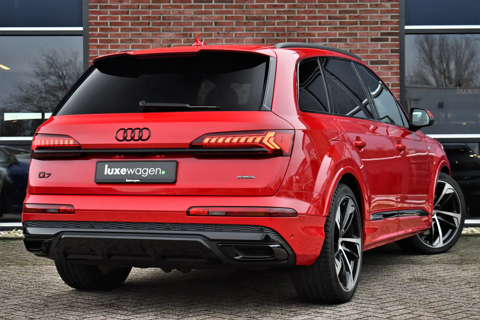 Audi Q7 55 TFSI e quattro S-Line Pano 22inch Contourzetels Červená - 2
