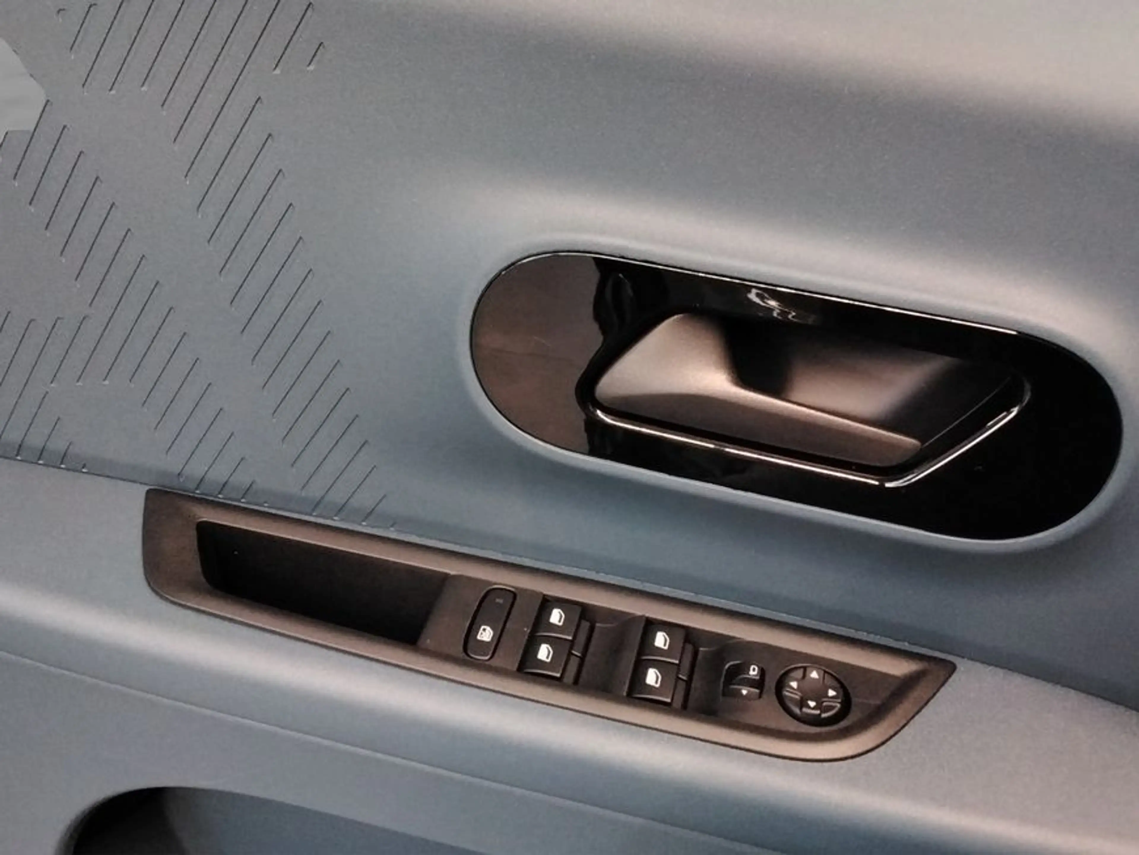 Fiat Grande Panda Hybrid 1.2 eDCT Business Edition — photo 17