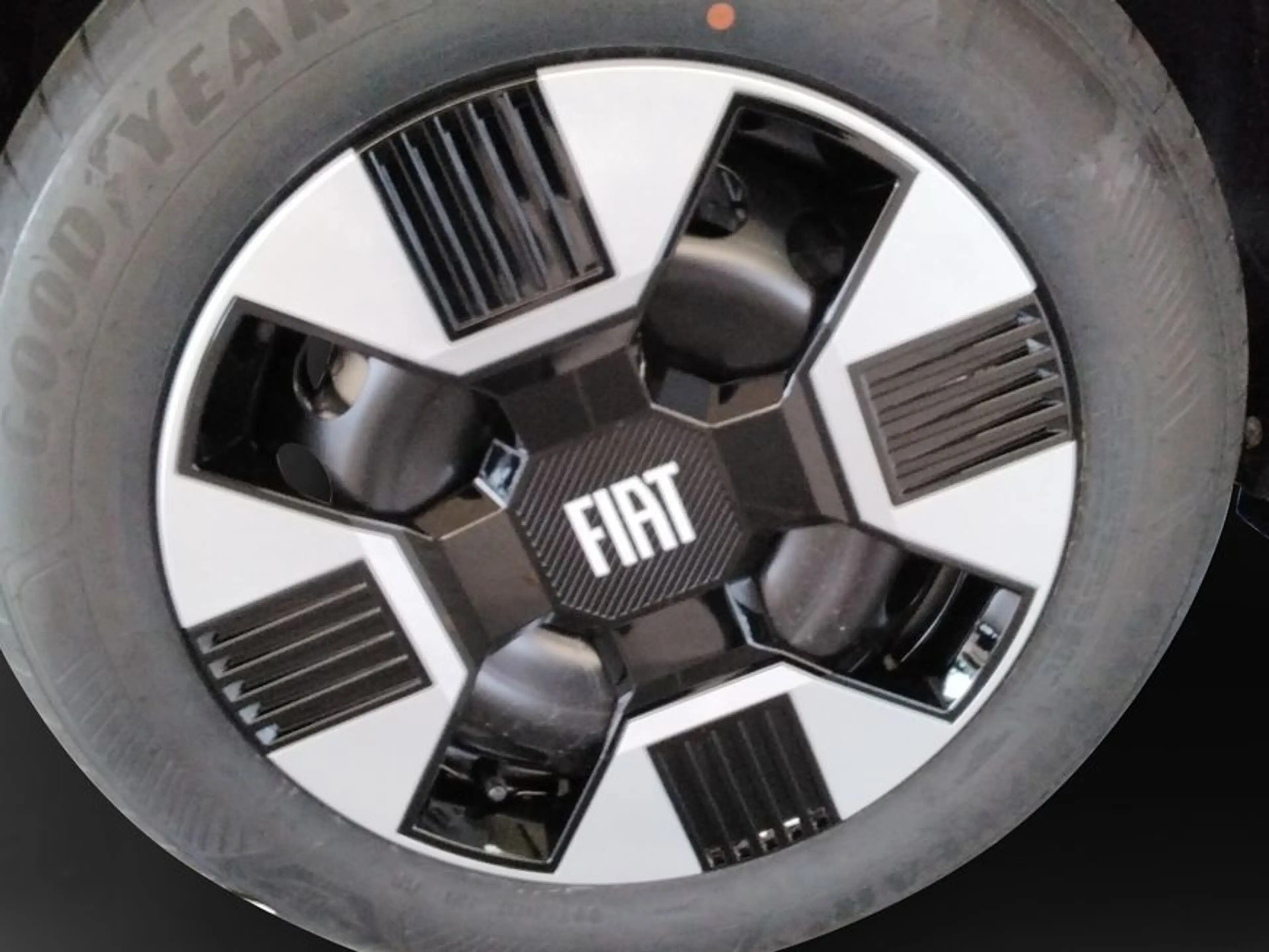 Fiat Grande Panda Hybrid 1.2 eDCT Business Edition — photo 24