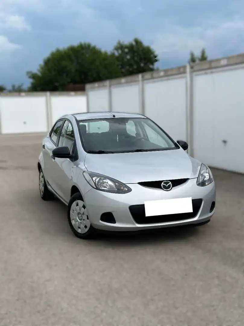 Mazda 2 GPL Grau - 2