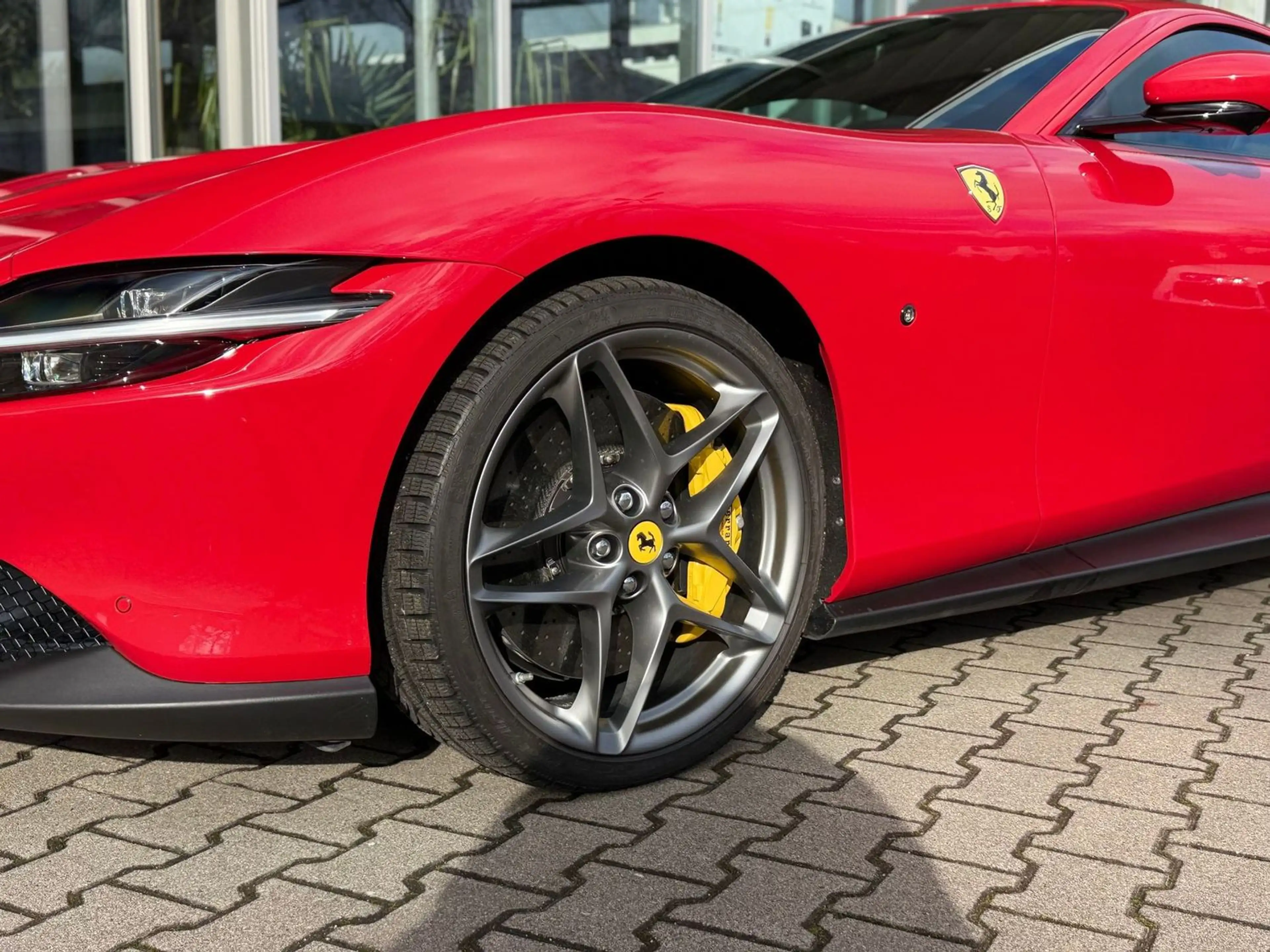 Ferrari Roma Acc Magnetic-Ride 360° Vollfolierung mit XPELL — photo 10
