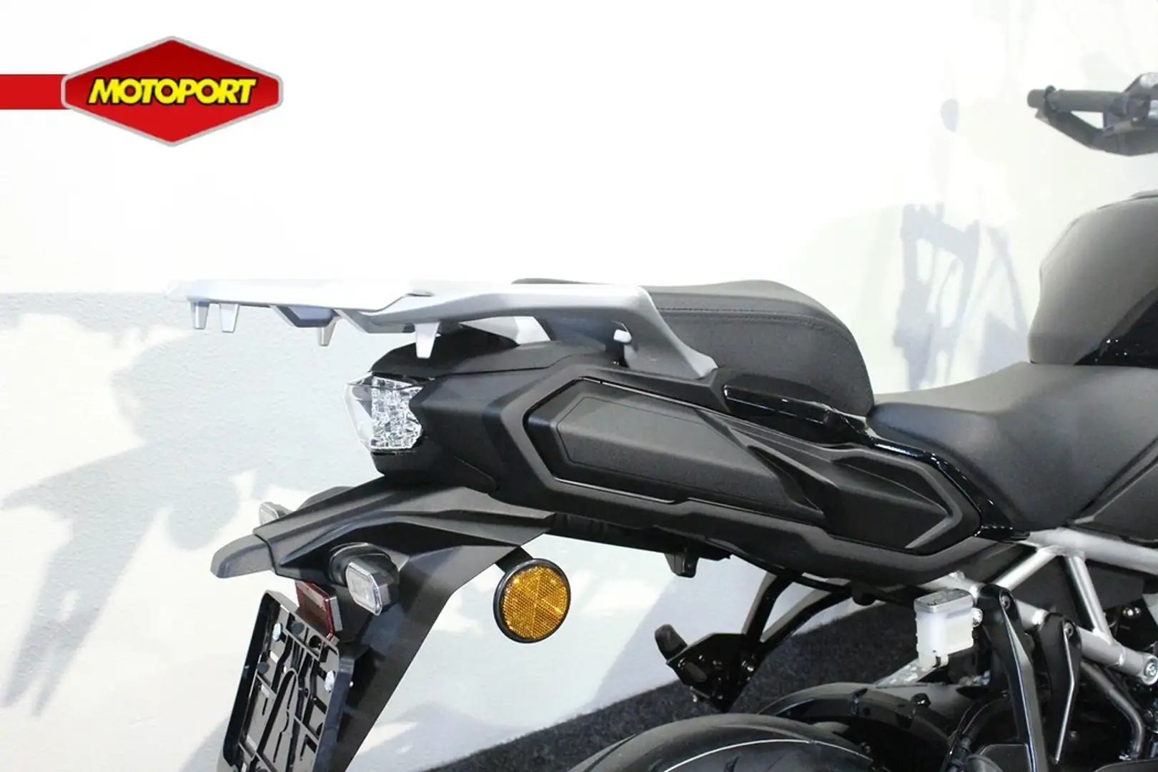 Suzuki GSX-S 1000GX Černá - 2