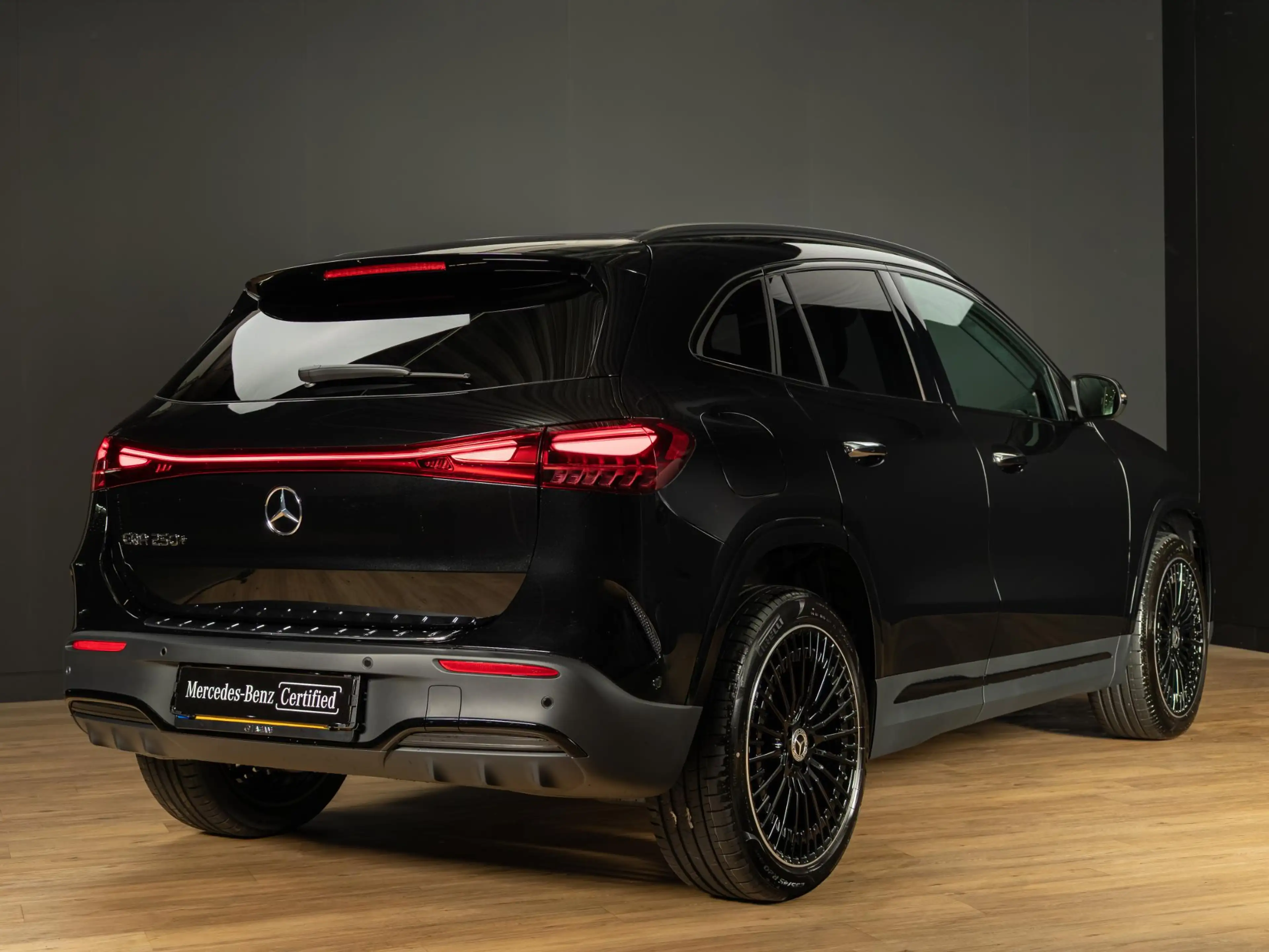 Mercedes-Benz EQA 250 250+ Business Solution AMG 71 kWh | Panorama dak — photo 2