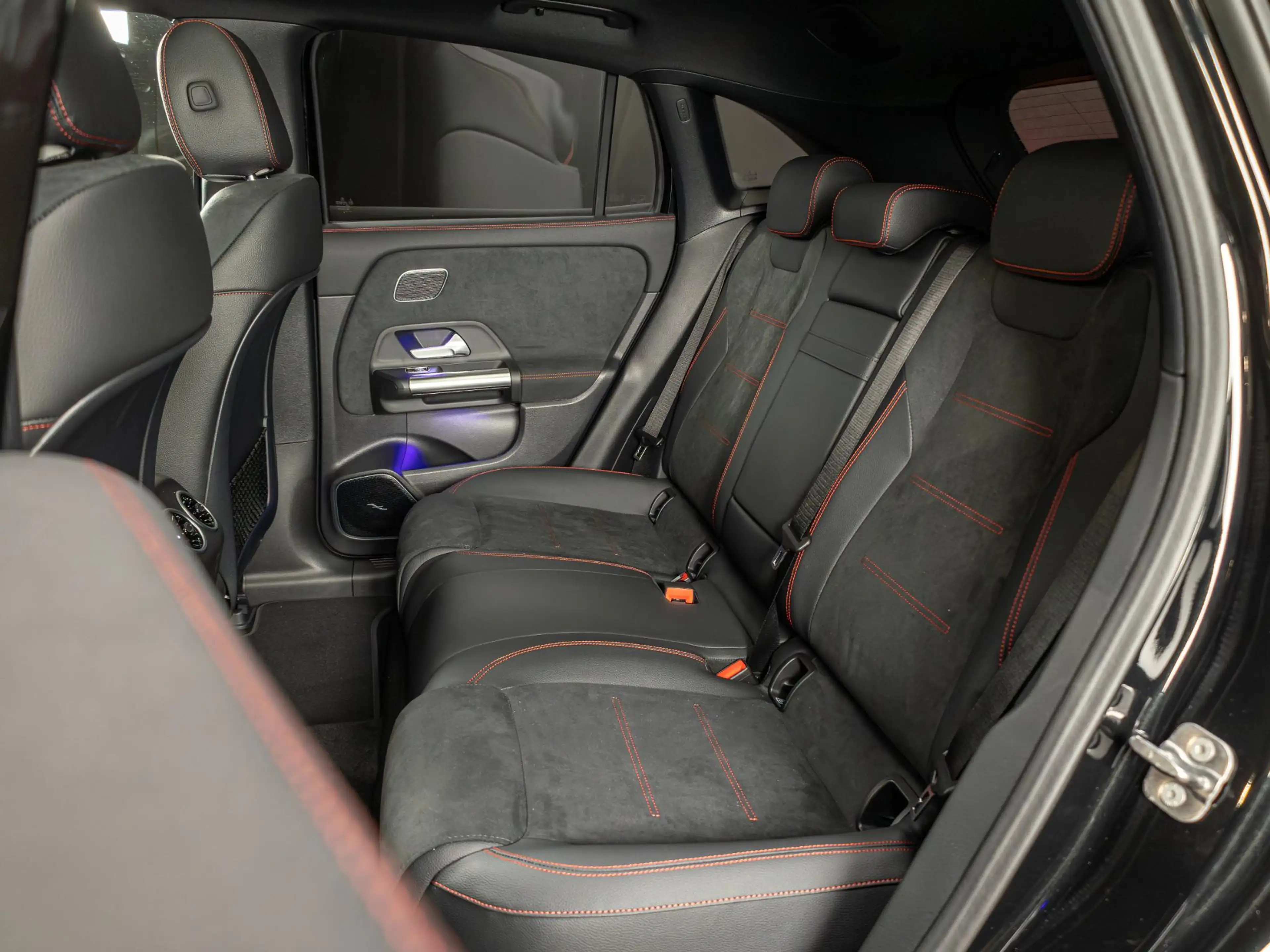 Mercedes-Benz EQA 250 250+ Business Solution AMG 71 kWh | Panorama dak — photo 10