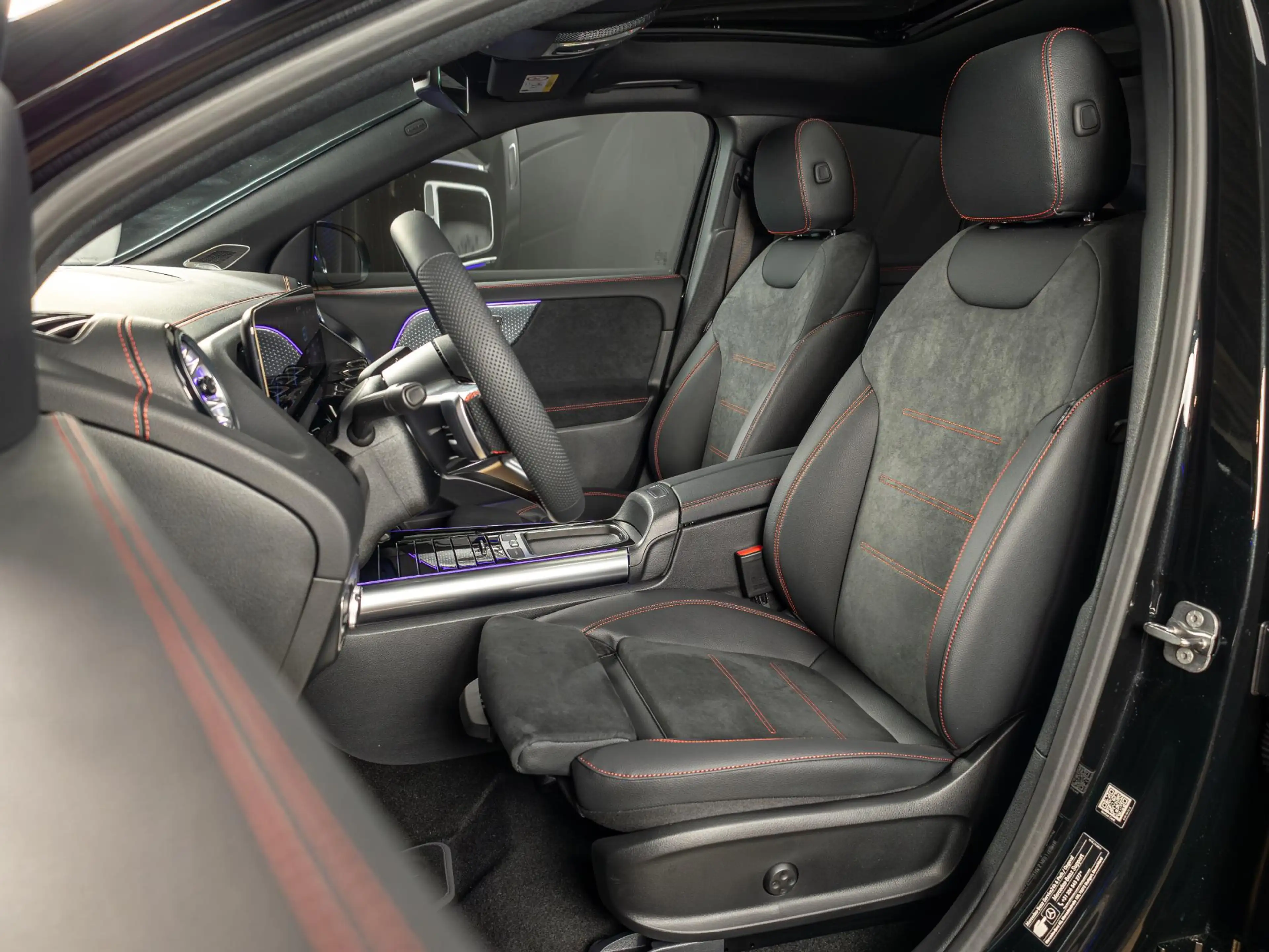 Mercedes-Benz EQA 250 250+ Business Solution AMG 71 kWh | Panorama dak — photo 9
