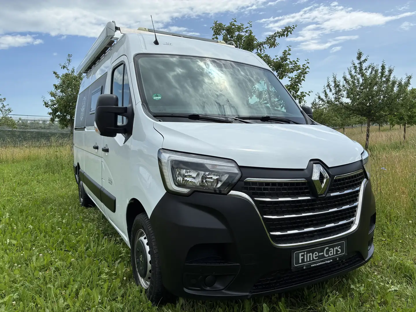 Renault Master Mod.21  neuer Wohnmobilausbau Autark AHK Weiß - 1