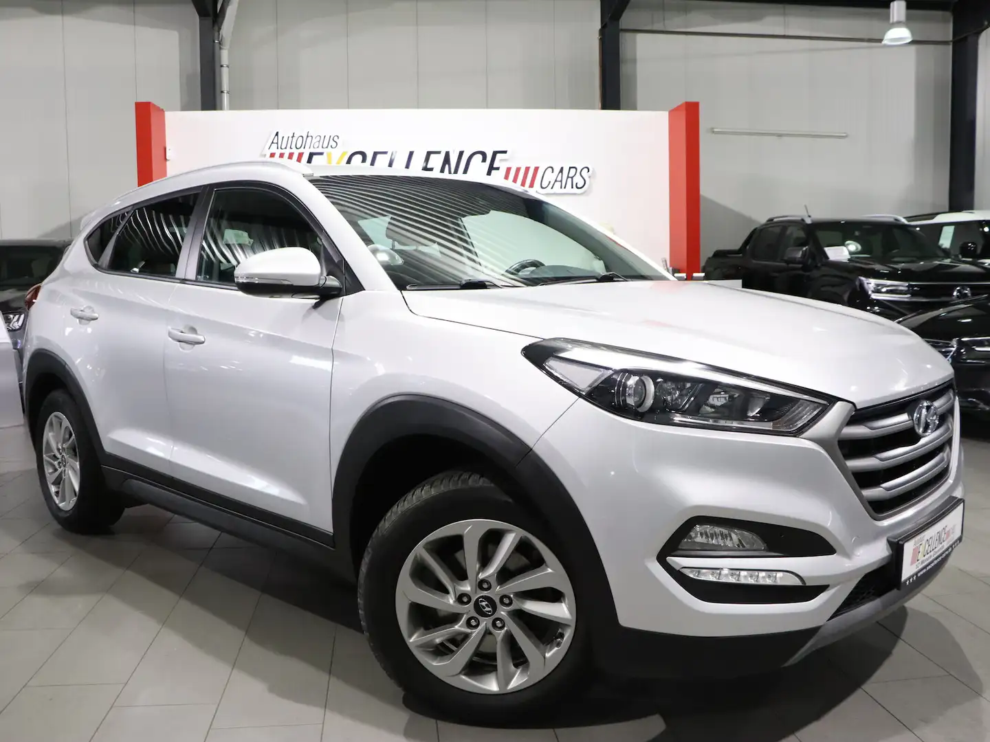 Hyundai TUCSON 1.6 BLUE-DRIVE INTRO-EDITION NAVI+KAMERA Silber - 2