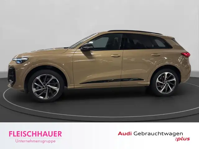 Audi Q5 view 3