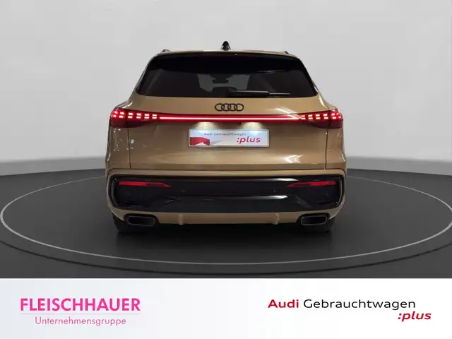Audi Q5 view 6