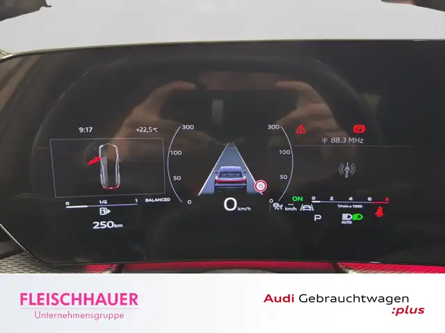 Audi Q5 view 12