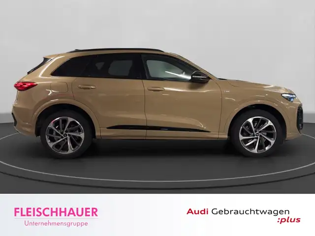 Audi Q5 view 8