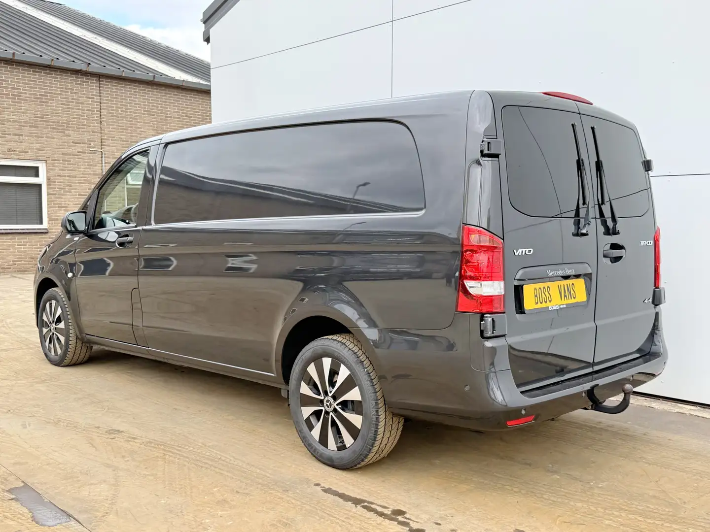 Mercedes-Benz Vito 119 1.9 CDI 4x4 Automaat 4Matic L3H1 XXL LED Intel Zwart - 2