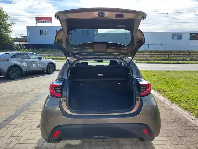 Toyota Yaris view 9