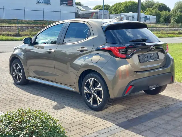 Toyota Yaris view 4