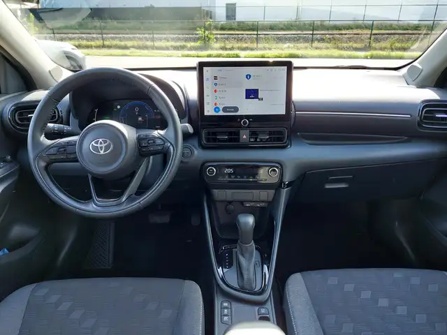 Toyota Yaris view 16