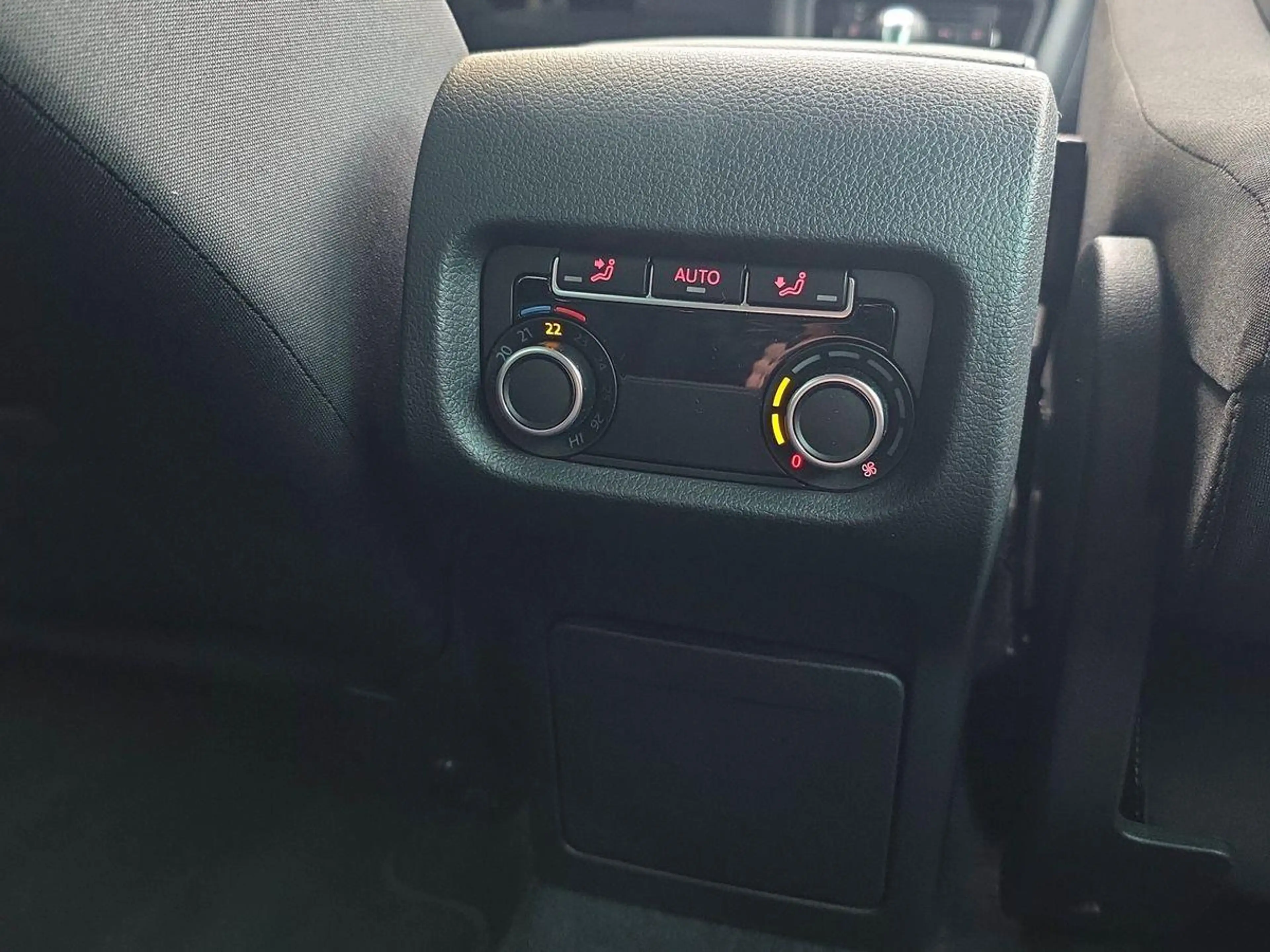 SEAT Alhambra 1.4 TSI DSG ACC NAVI RKAM KINDERSITZ XENON — photo 11