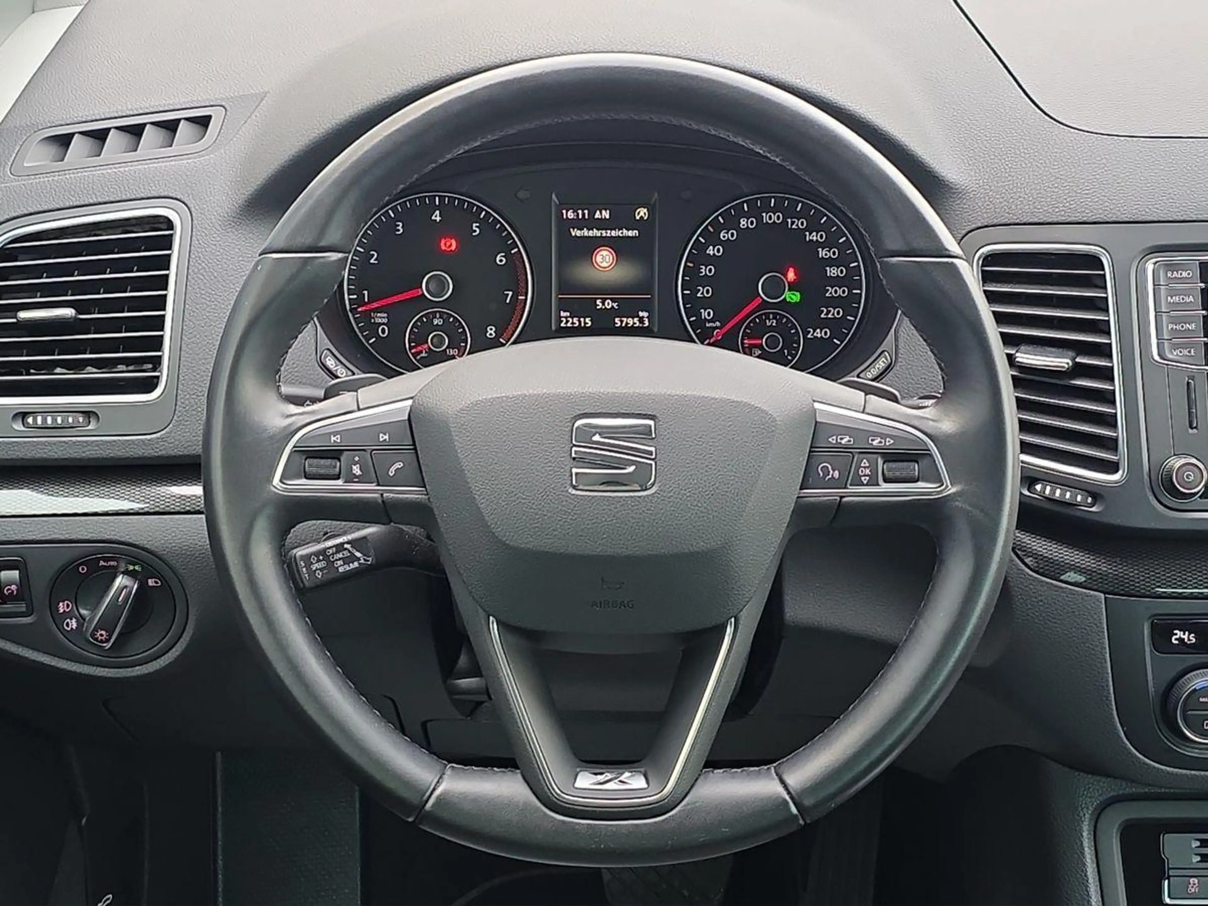 SEAT Alhambra 1.4 TSI DSG ACC NAVI RKAM KINDERSITZ XENON — photo 14
