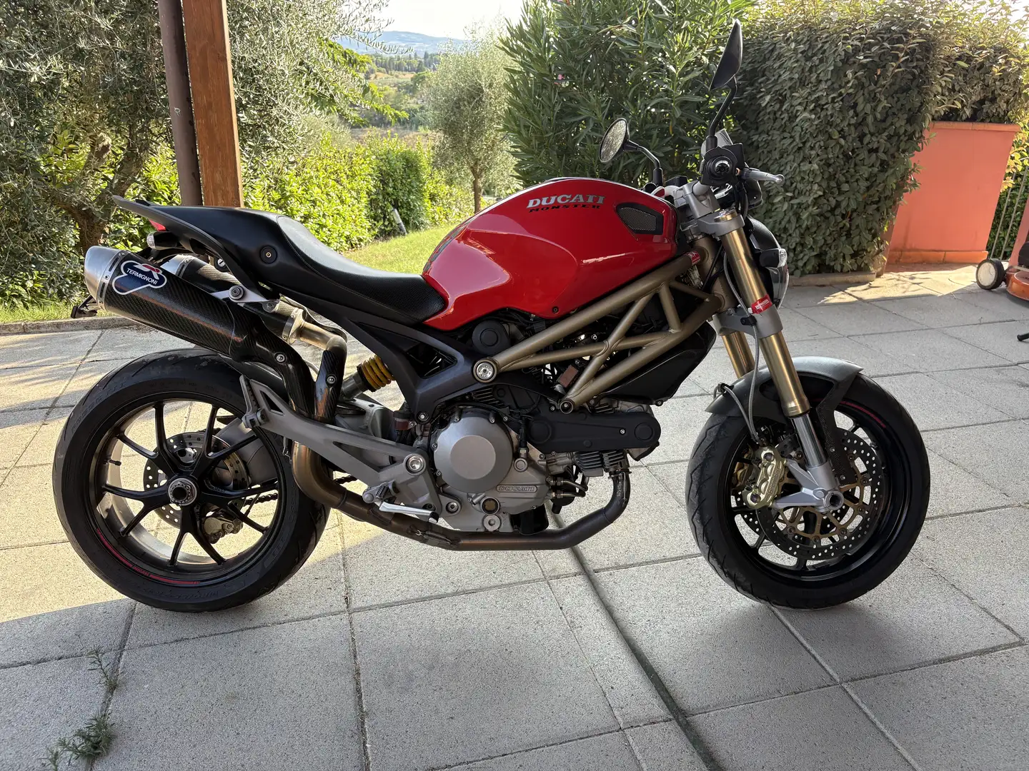 Ducati Monster 796 Anniversary - 1