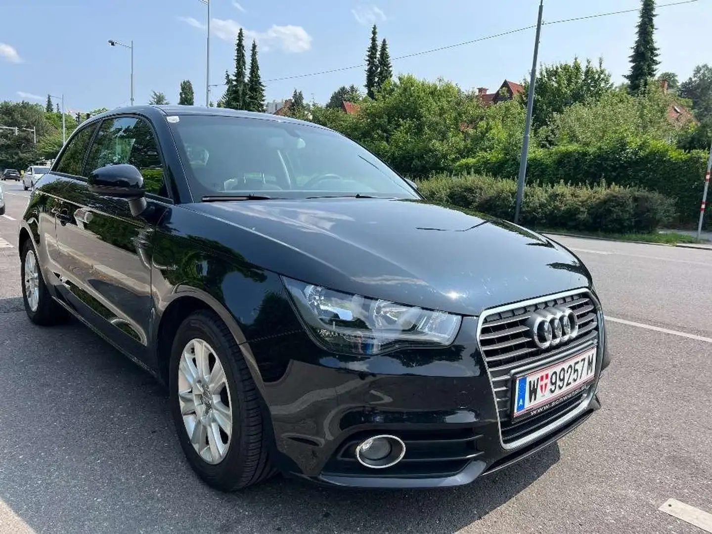 Audi A1 A1 1,2 TFSI Attraction Attraction Schwarz - 1