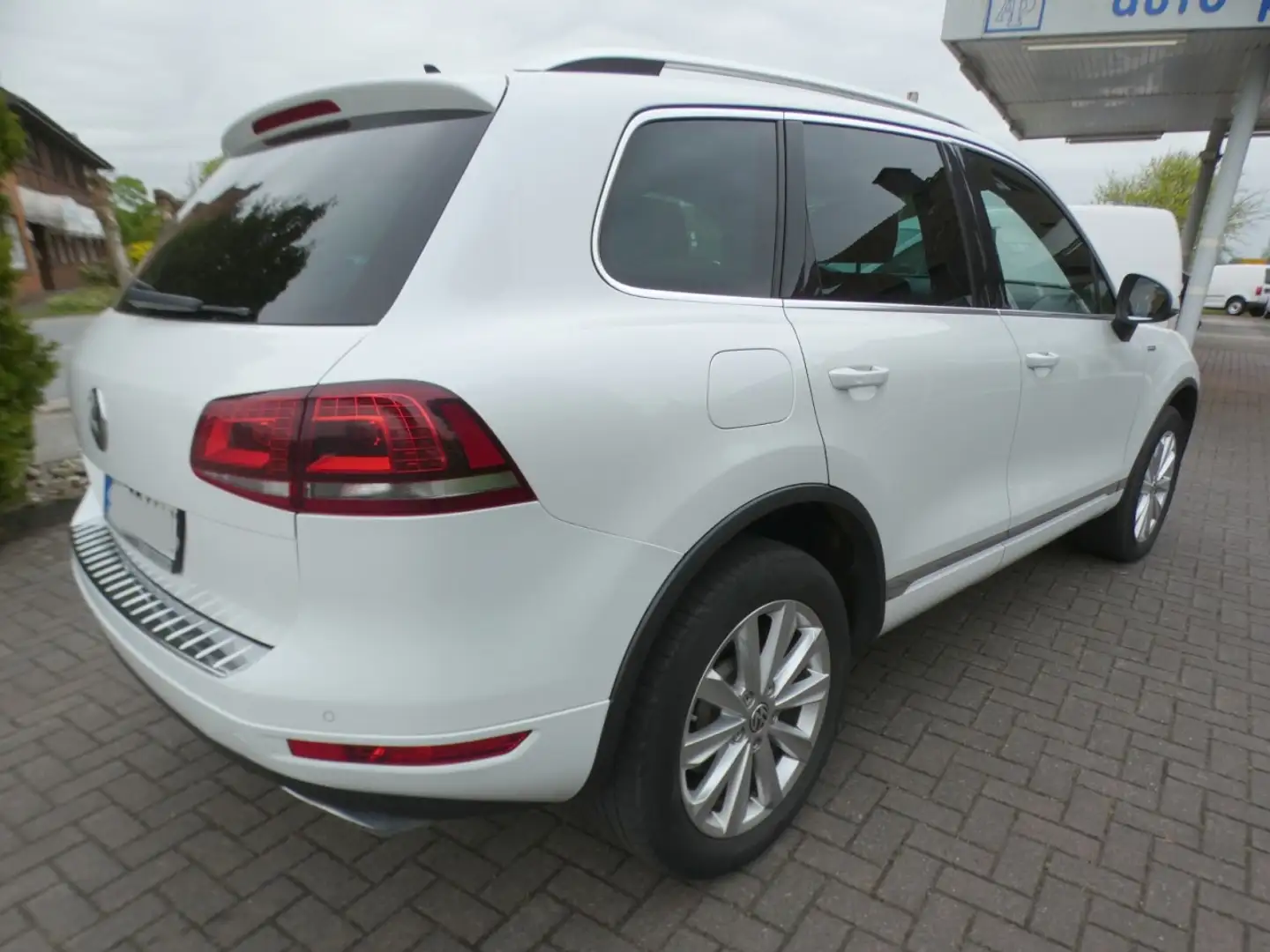 Volkswagen Touareg V8 TDI Edition X Panorama ACC Aera View Klima Weiß - 2