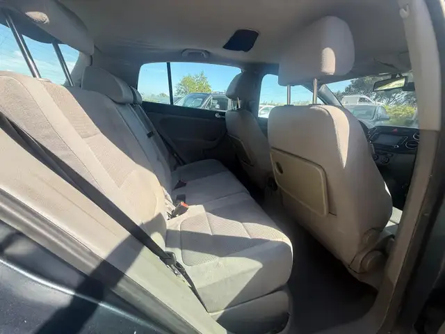 Volkswagen Golf Plus view 12