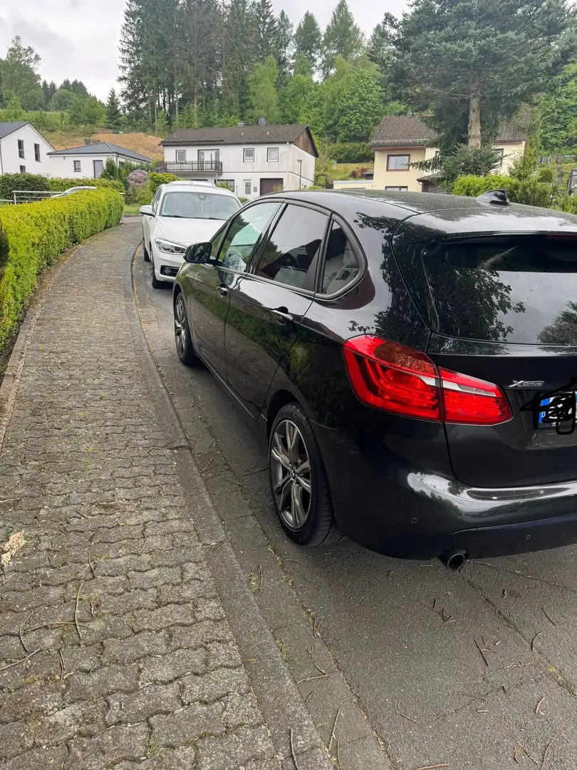 BMW 220 220 d xDrive Schwarz - 2