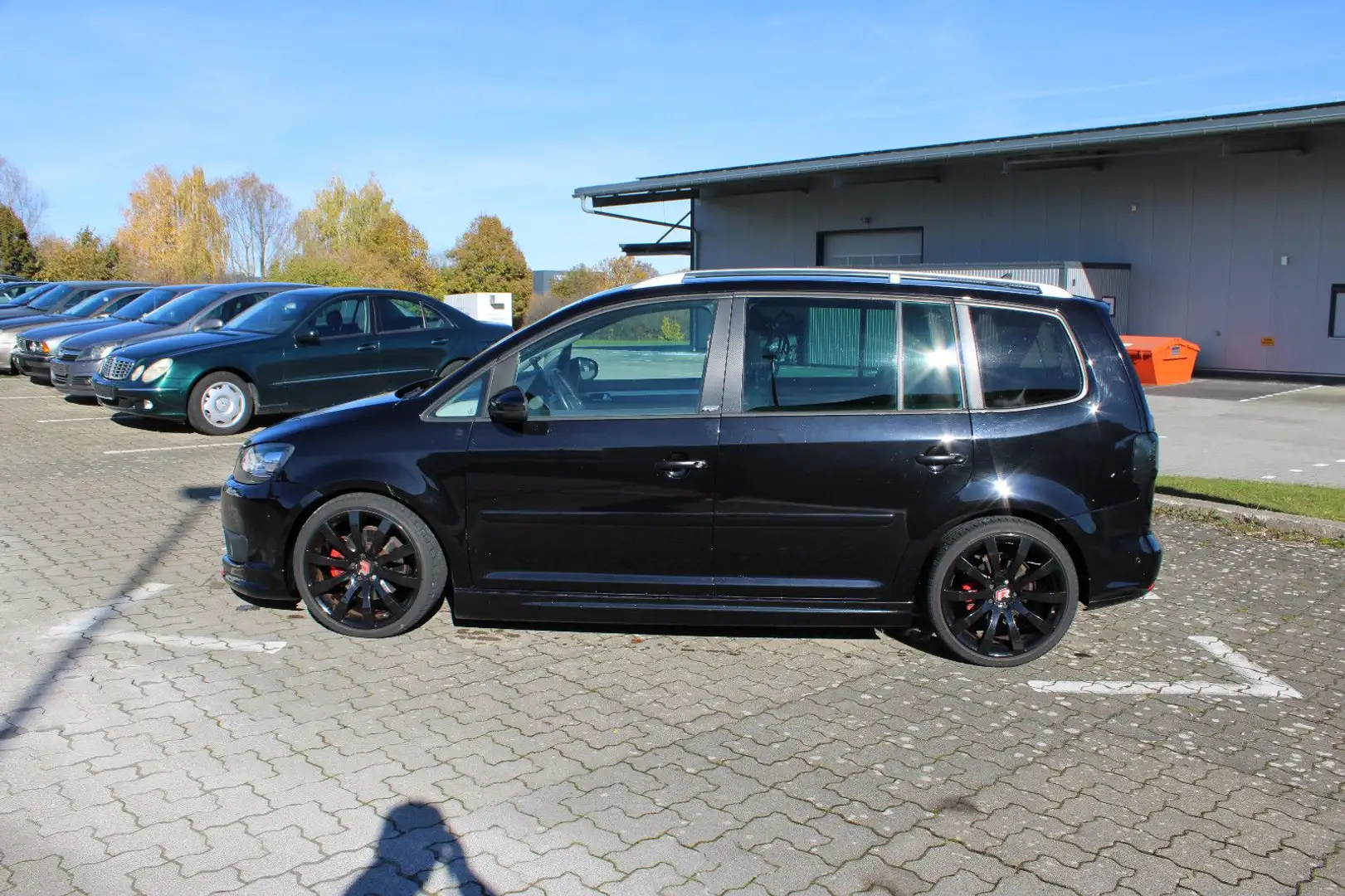Volkswagen Touran Cup 2.0 TDI *TEMPOMAT*BI XENON* Schwarz - 2
