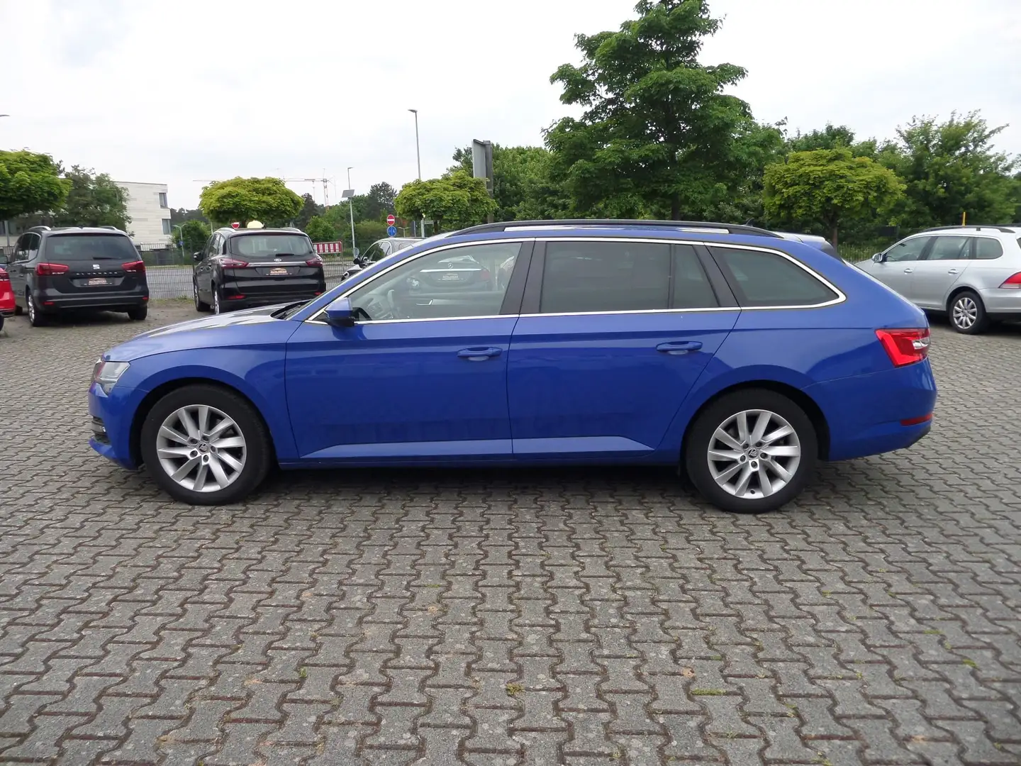 Skoda Superb 2.0 TDI Ambition 4x4 DSG+Business Amundsen+LED Blau - 1