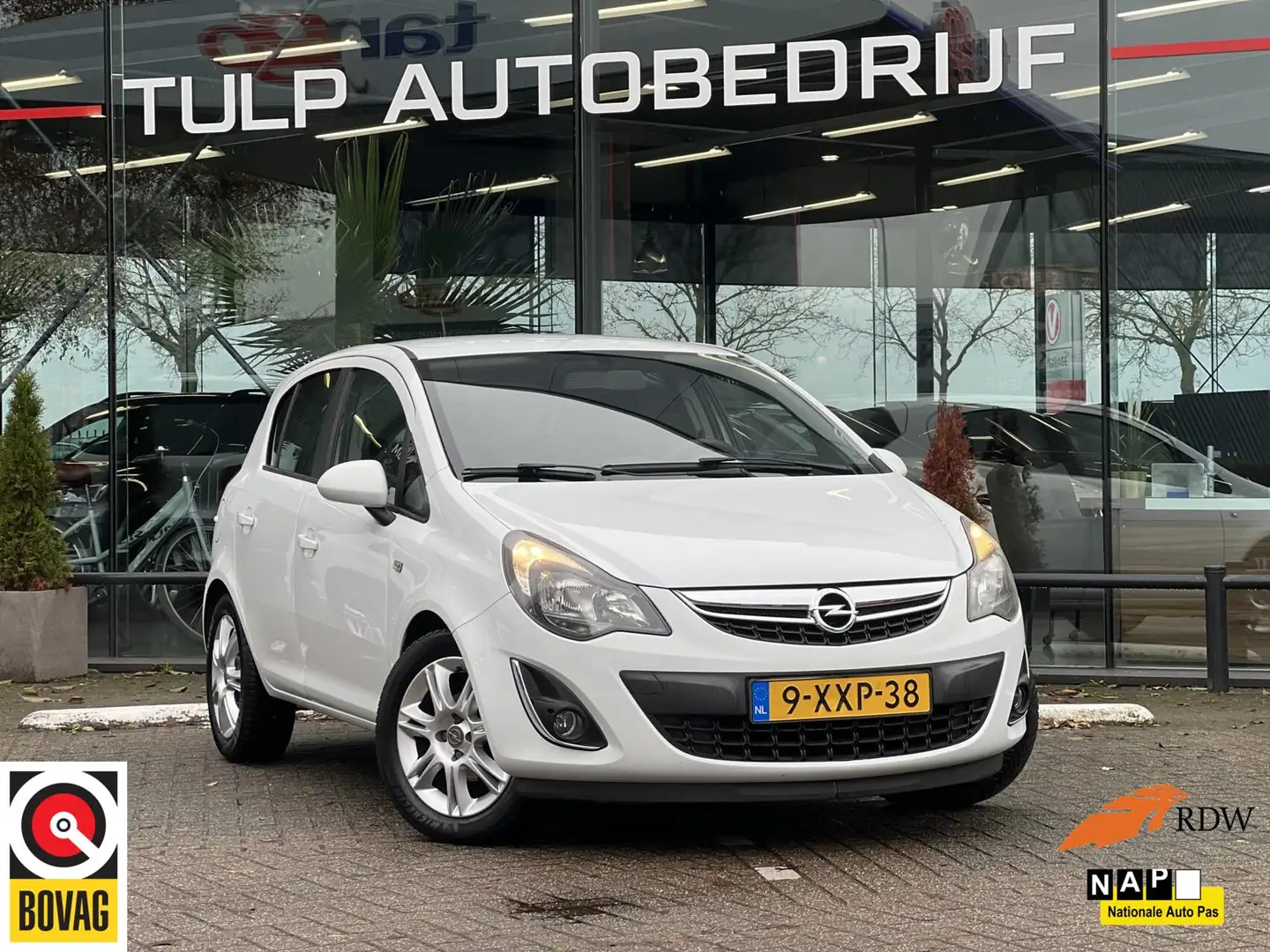 Opel Corsa 1.4-16V BlitZ 5 Deurs Airco Cruise Navi BT NAP Weiß - 1