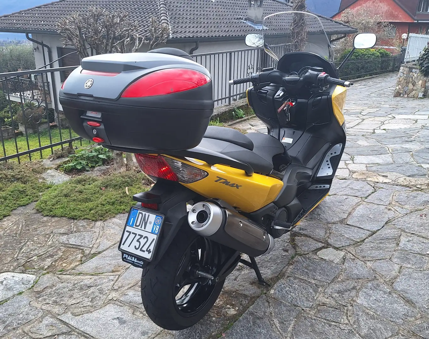 Yamaha TMAX 500 Amarillo - 2