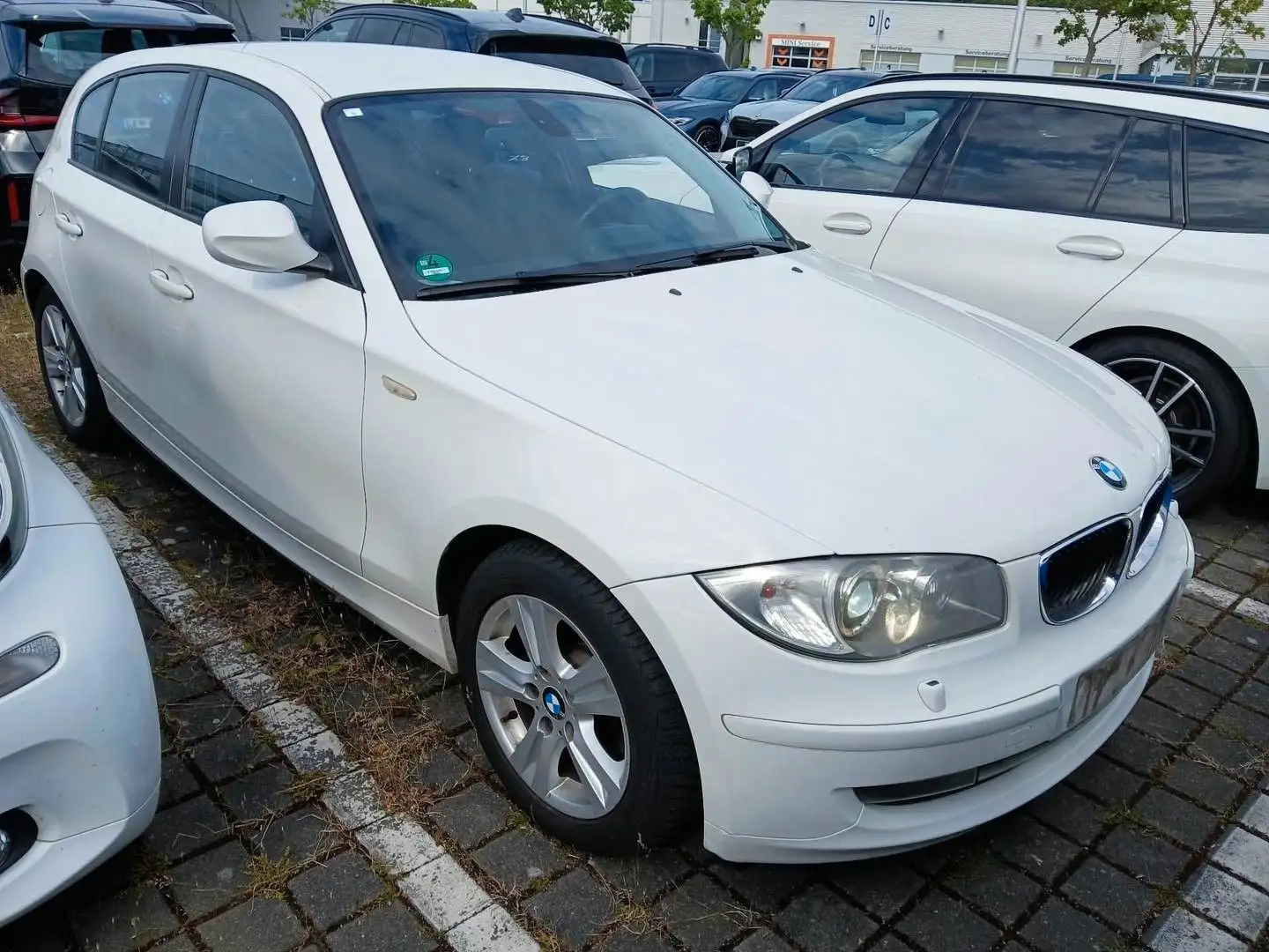 BMW 118 i Lim. 5 Türen/NAVI/XENON/INNOVATIONS-PAKET Bianco - 2