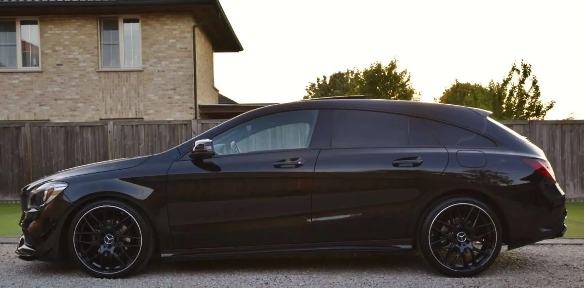 Mercedes-Benz CLA 200 AMG 7G-DCT \LED\u0027S-GPS-LEDER-AIRCO-PANODAK-CAM Zwart - 1