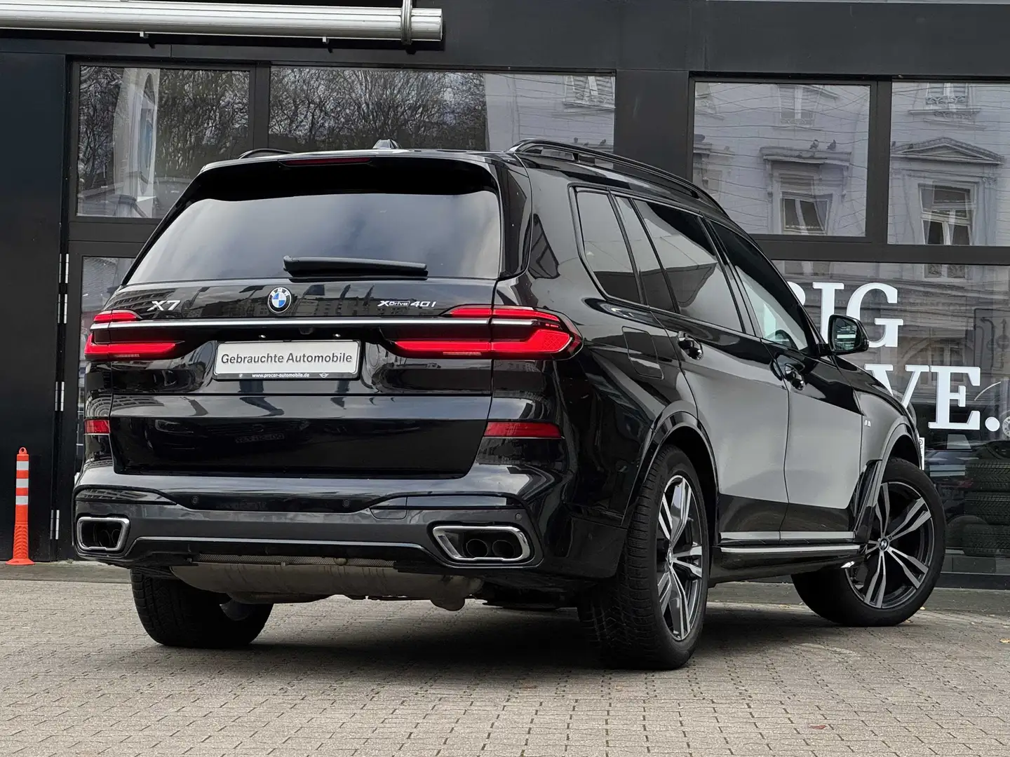BMW X7 xDrive40i M Sport DA/PA Prof SkyPano AHK H/K Negru - 2