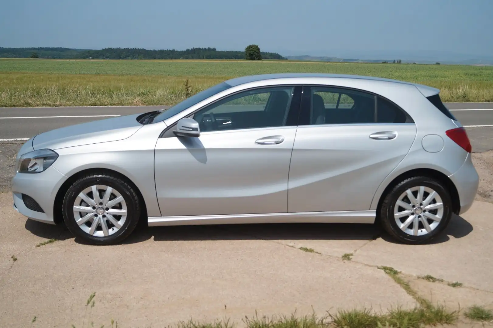 Mercedes-Benz A 180 BlueEfficiency +Sitzh.+Kamera+ Argent - 2