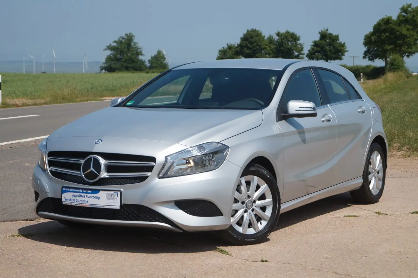 Mercedes-Benz A 180 BlueEfficiency +Sitzh.+Kamera+ Argent - 1