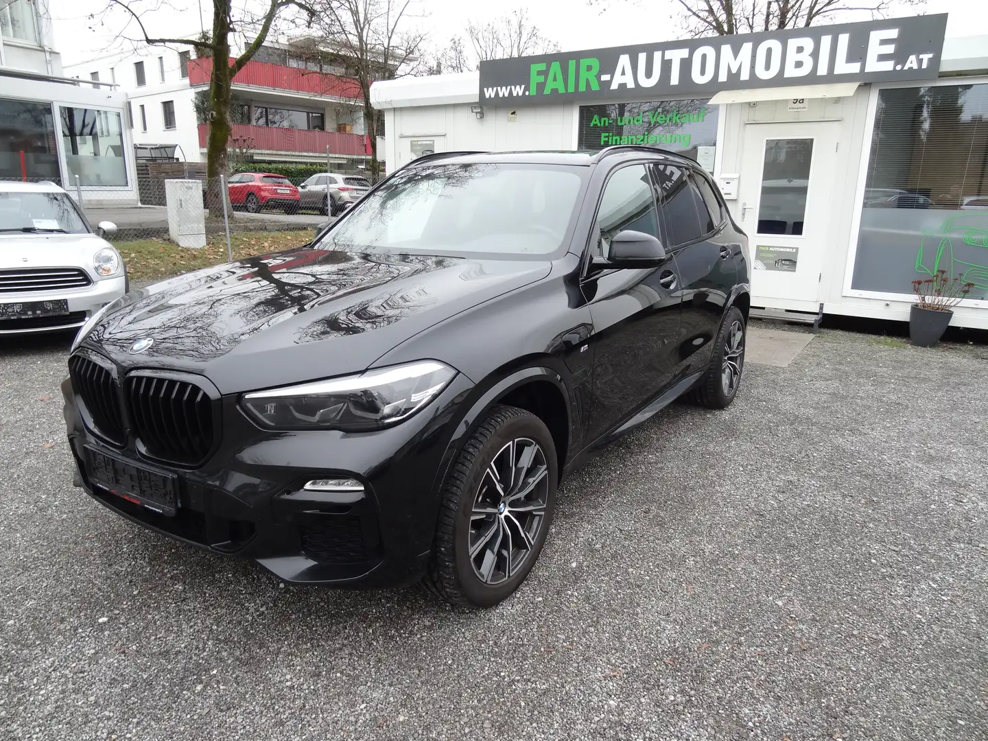 BMW X5 xDrive45e M Sport Schwarz - 1
