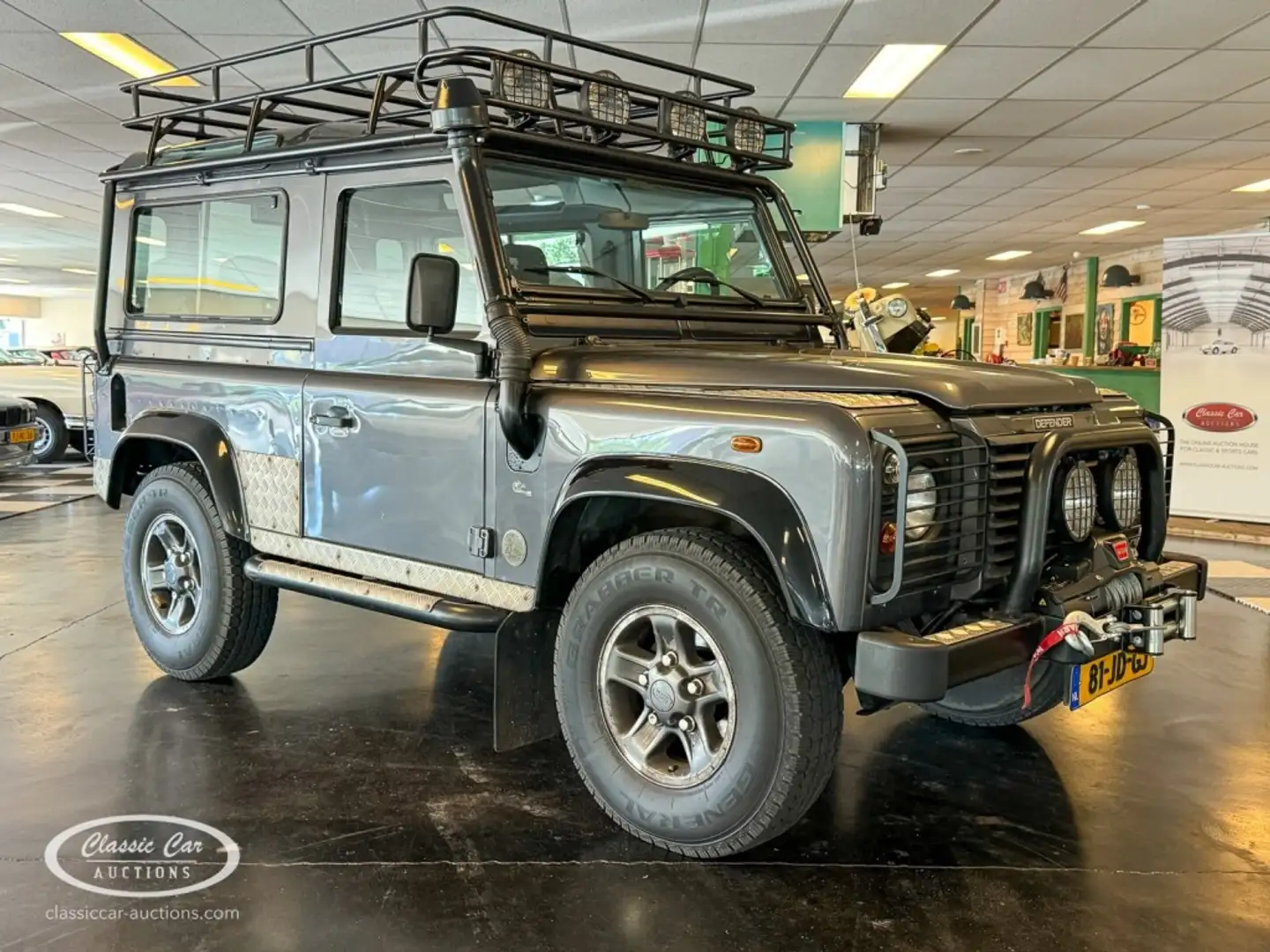 Land Rover Defender Tomb Raider  - ONLINE AUCTION Gri - 1