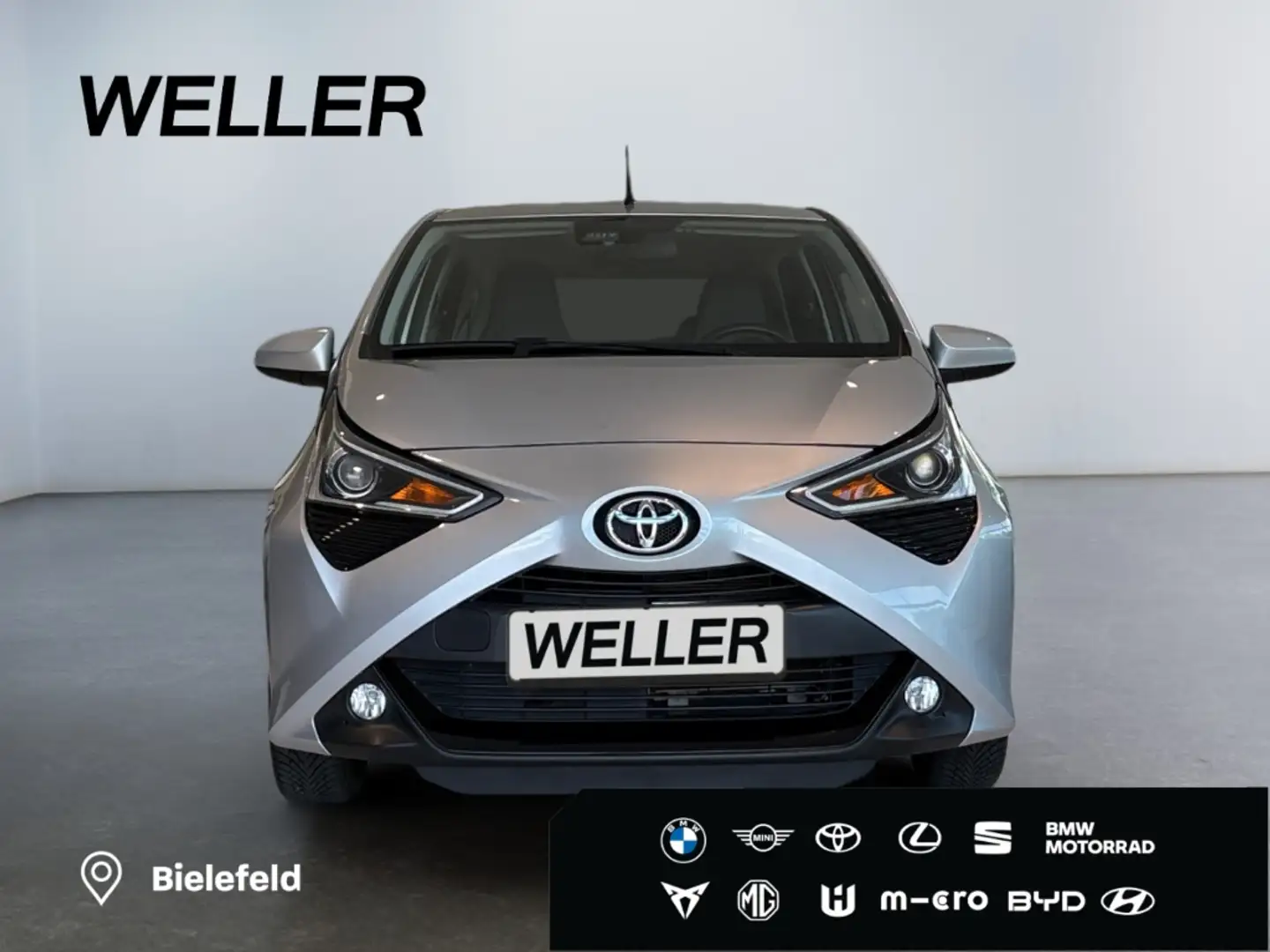 Toyota Aygo x-play Team D *Kamera*CarPlay*DAB*PDC hi*TRC* Silber - 2