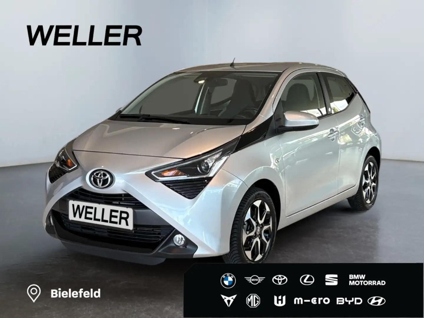 Toyota Aygo x-play Team D *Kamera*CarPlay*DAB*PDC hi*TRC* Silber - 1