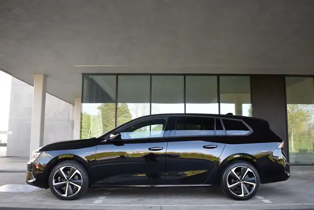 Opel Astra view 4