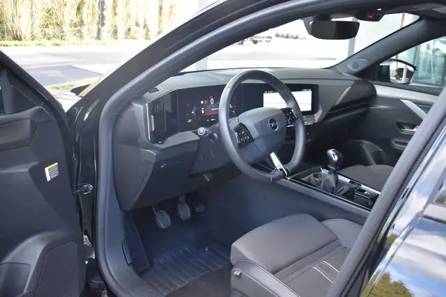 Opel Astra view 10