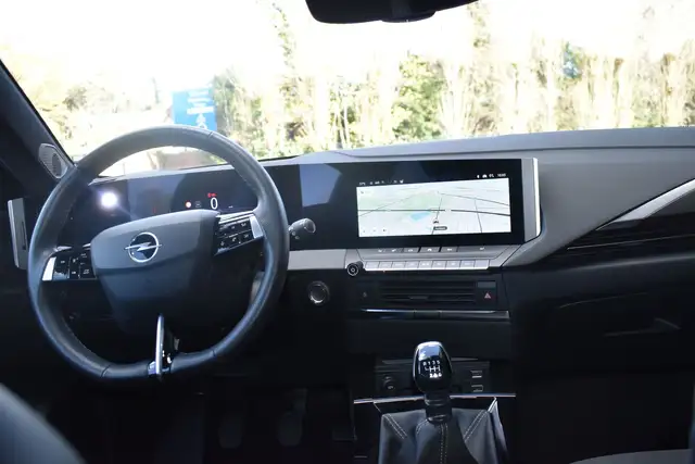Opel Astra view 7