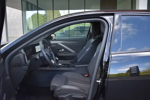 Opel Astra view 12