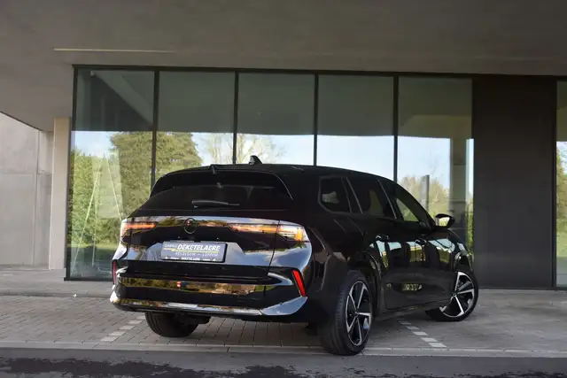 Opel Astra view 2