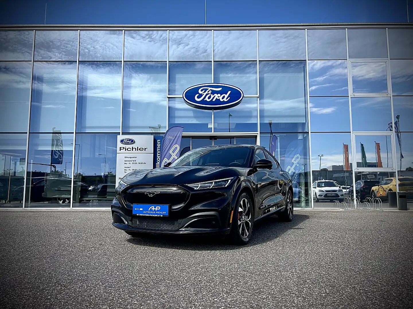 Ford Mustang Mach-E Elektro 91kWh Extended Range Premium / ACC / 36... Schwarz - 1
