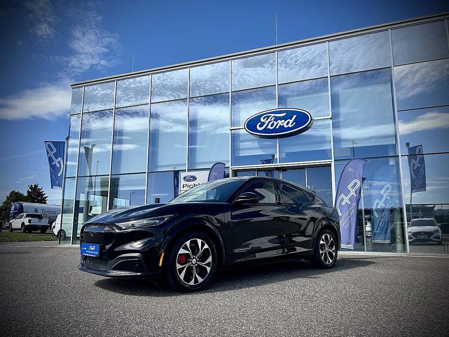 Ford Mustang Mach-E Elektro 91kWh Extended Range Premium / ACC / 36... Schwarz - 2