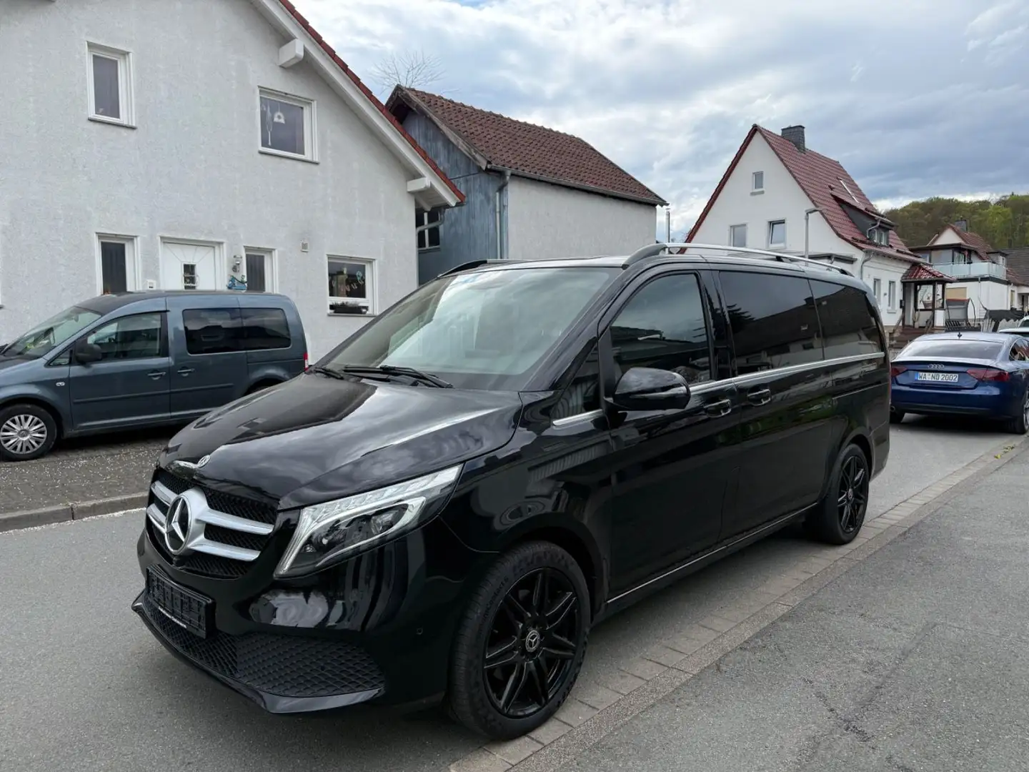 Mercedes-Benz V 250 d Avantgarde Edition-AMG Line 4 Matic Schwarz - 1