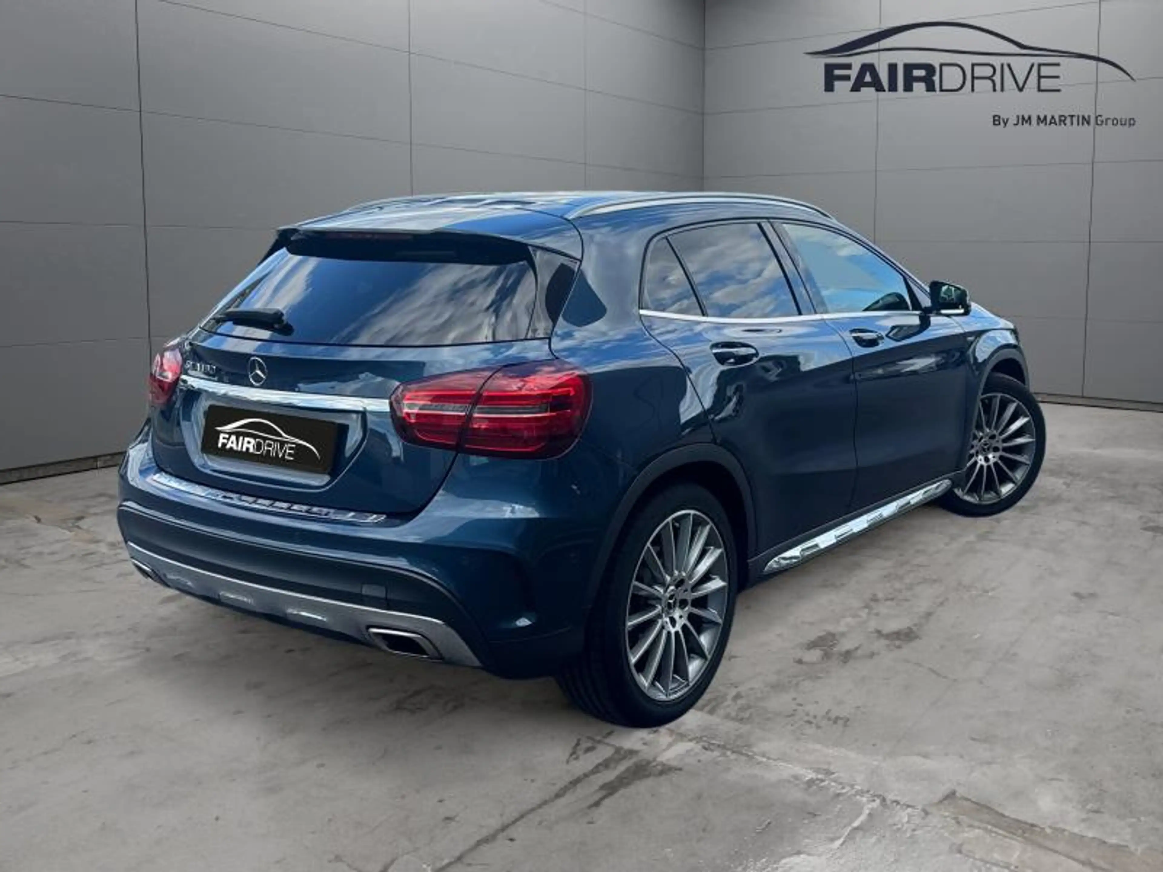 Mercedes-Benz GLA 180 EDITION/AMG-line/Auto./CAMERA 360°/1 YEAR WARRANTY — photo 2