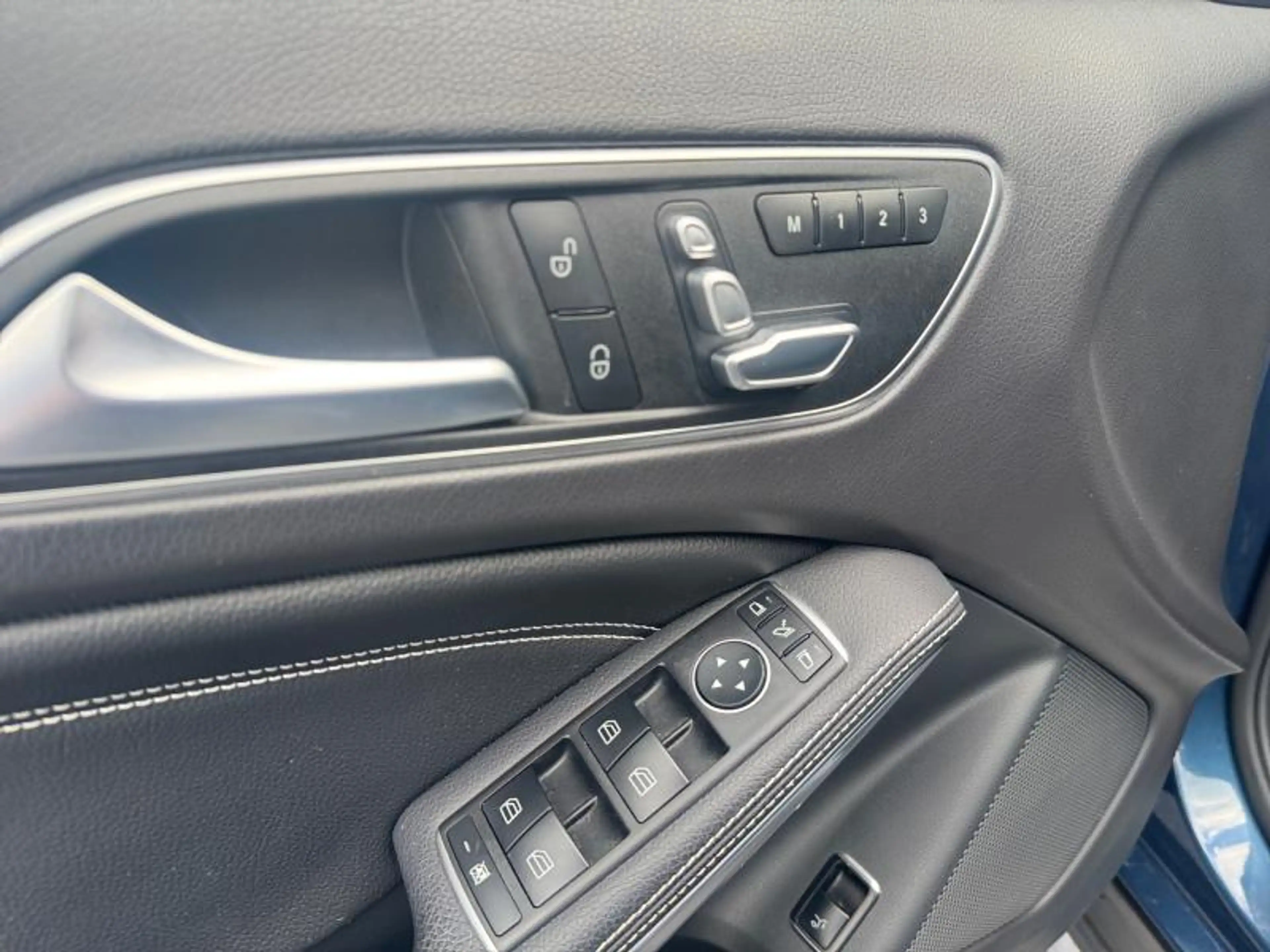 Mercedes-Benz GLA 180 EDITION/AMG-line/Auto./CAMERA 360°/1 YEAR WARRANTY — photo 12