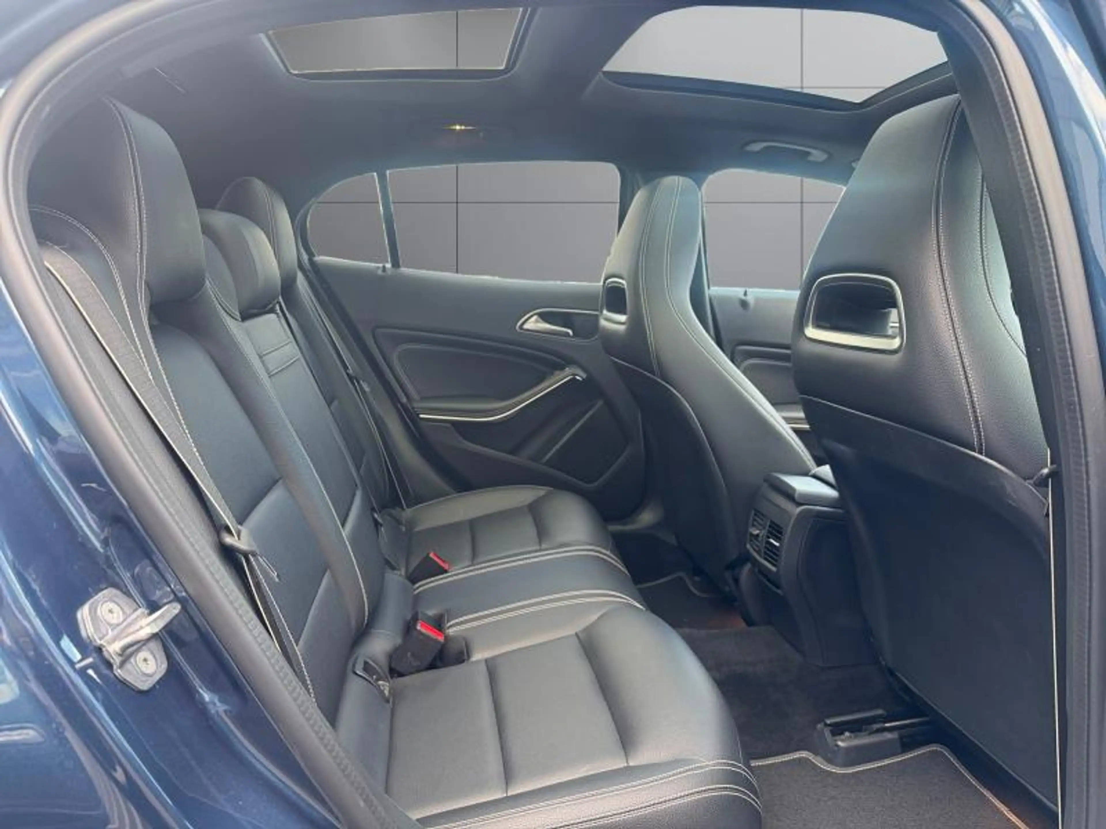 Mercedes-Benz GLA 180 EDITION/AMG-line/Auto./CAMERA 360°/1 YEAR WARRANTY — photo 5